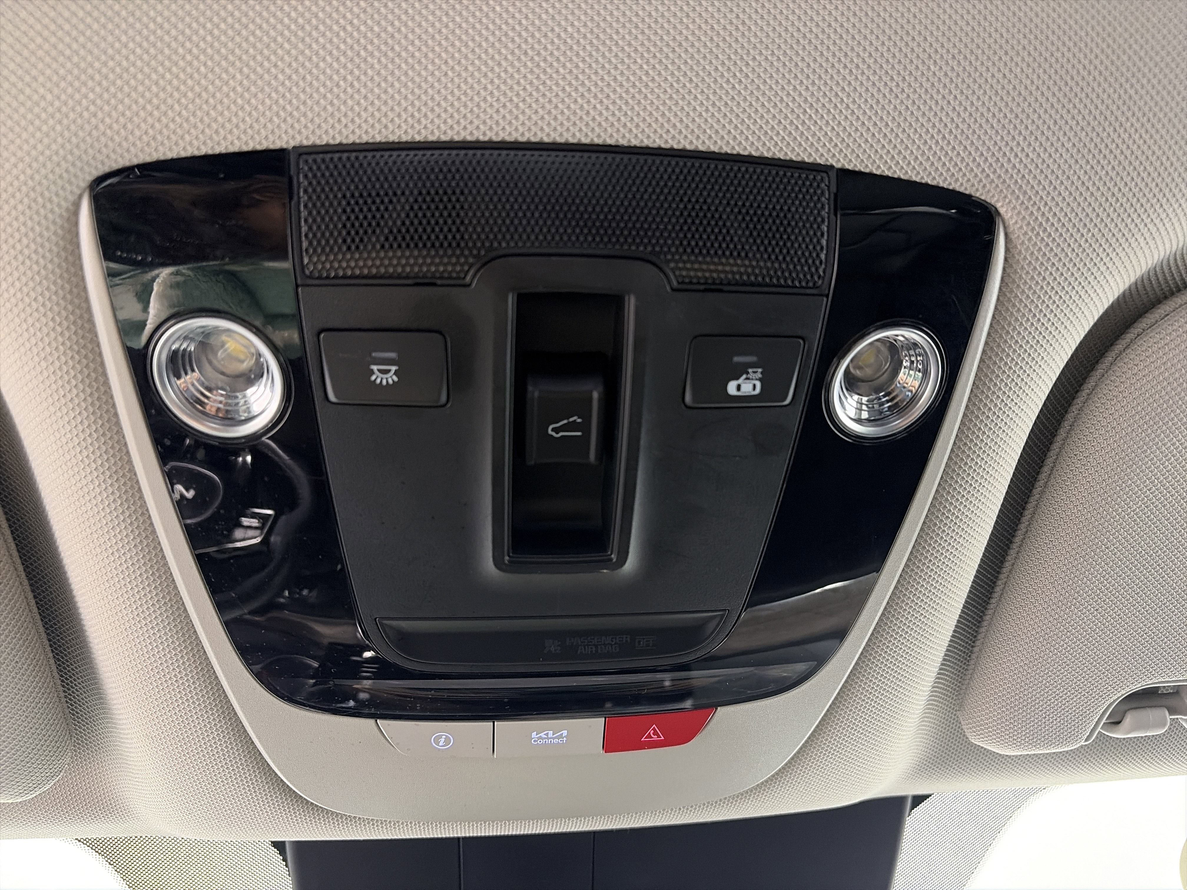 Certified 2023 Kia Sorento S w/ Panoramic Sunroof Package image 33