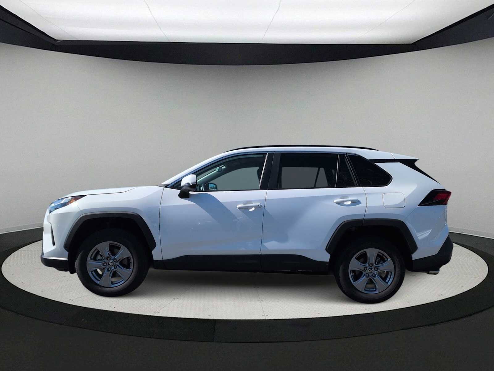 Used 2025 Toyota RAV4 XLE AWD/4WD image 5