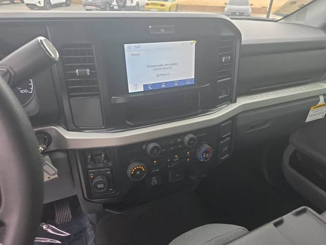 Used 2025 Ford F550 4x4 Regular Cab Super Duty w/ XLT Value Package image 18