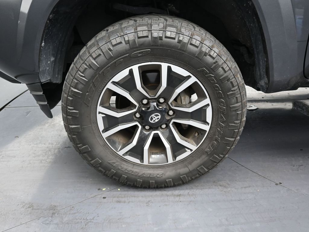 Used 2022 Toyota Tacoma TRD Sport w/ Technology Package image 9