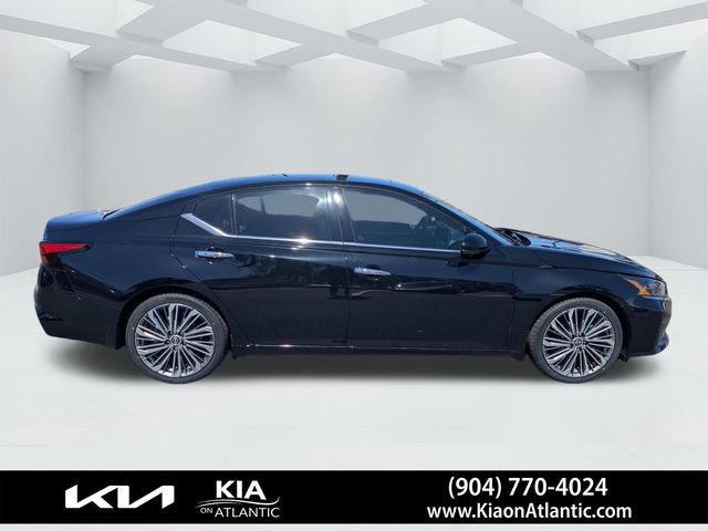Used 2024 Nissan Altima 2.5 SL image 2