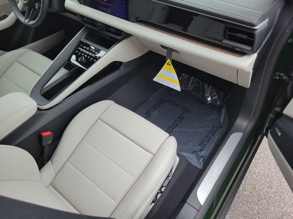 New 2026 Porsche Macan Electric RWD image 19