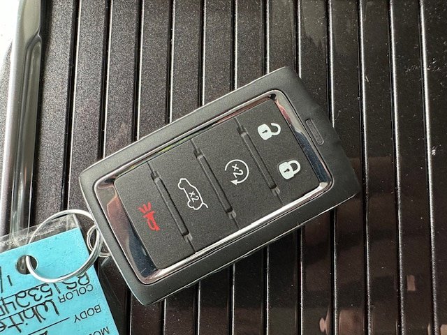 New 2024 Jeep Wagoneer L 4WD w/ Rear Seat Video Group 1 image 25