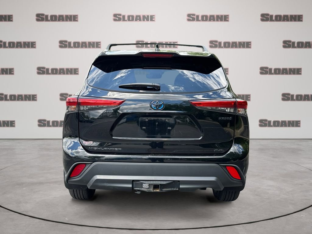 Used 2021 Toyota Highlander XLE AWD/4WD image 4