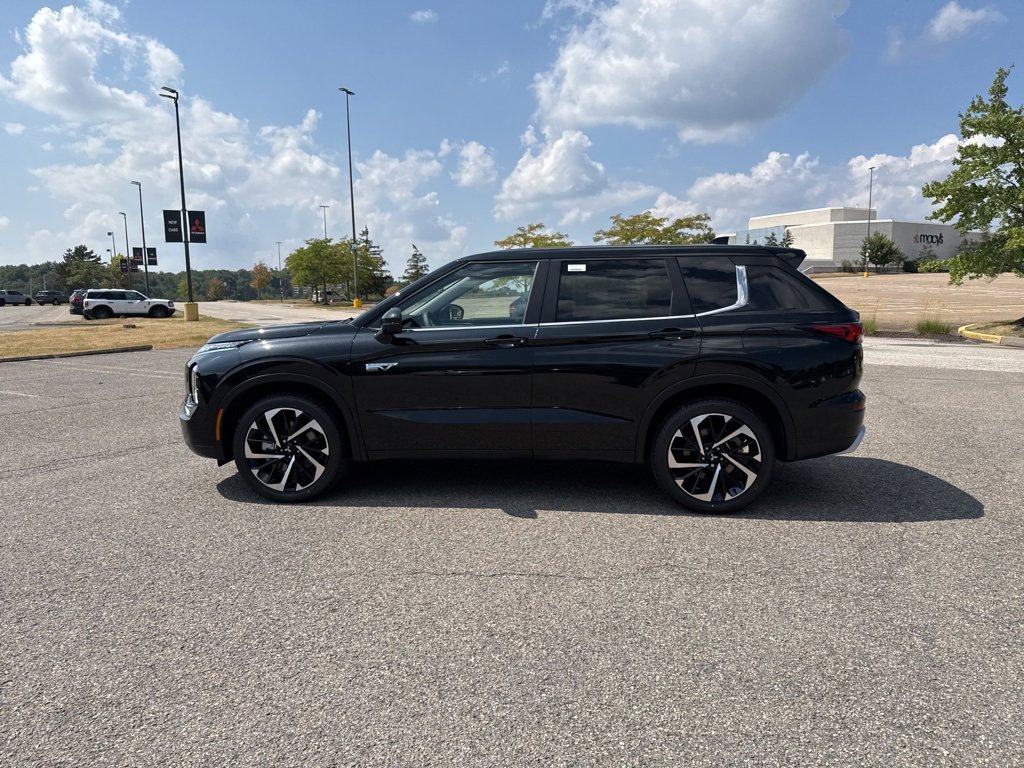 New 2025 Mitsubishi Outlander SE image 13