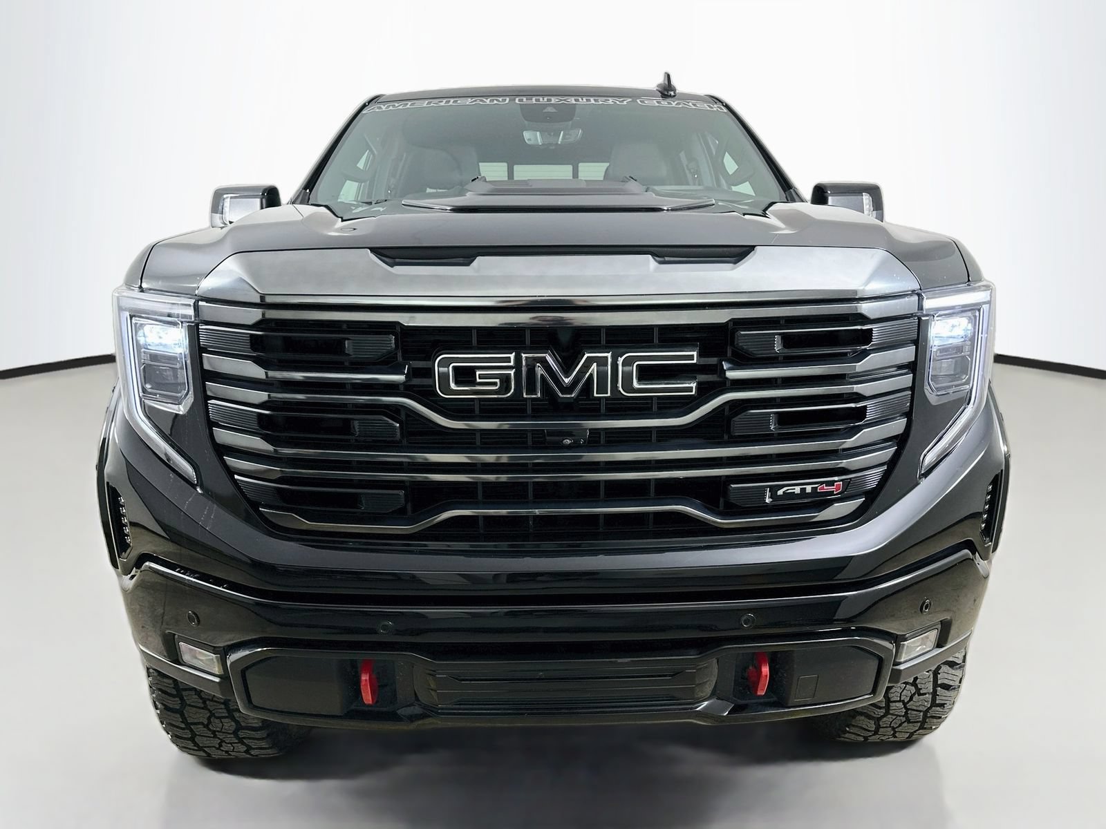 Used 2023 GMC Sierra 1500 AT4 w/ AT4 Premium Package AWD/4WD image 2