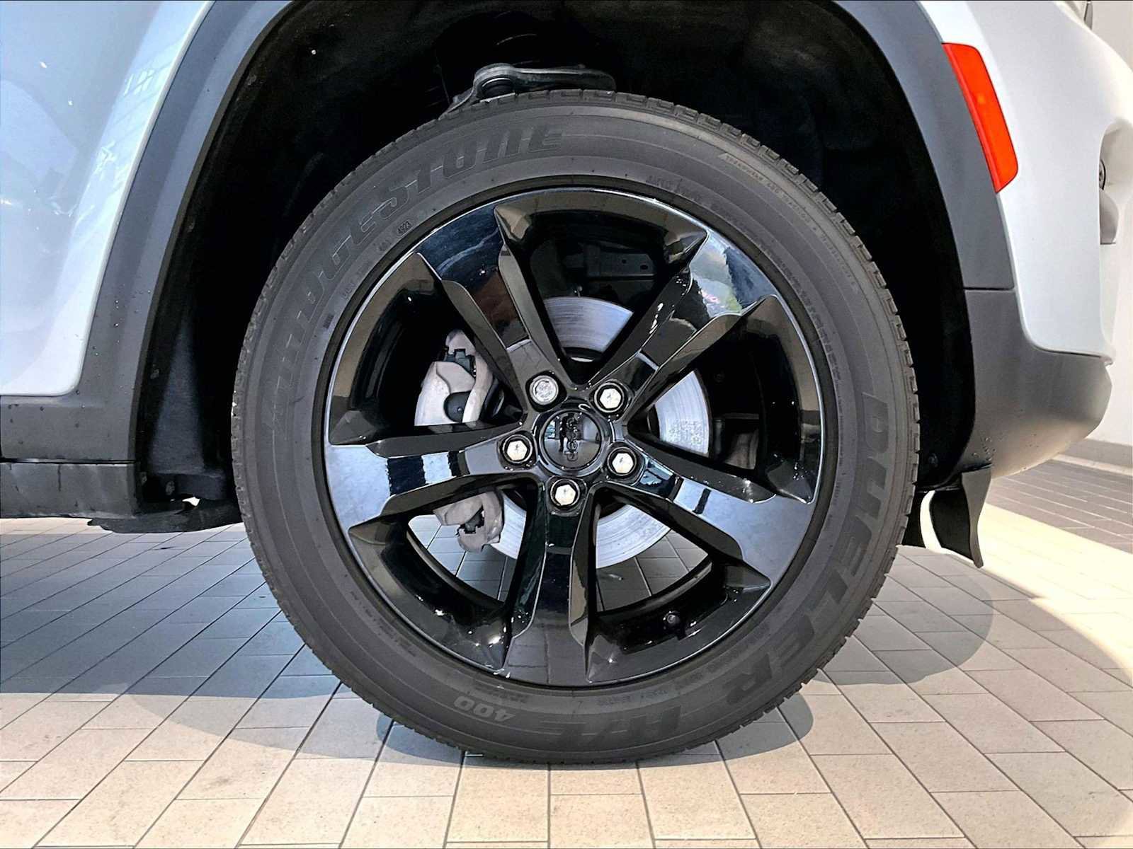 Used 2024 Jeep Grand Cherokee Altitude image 14