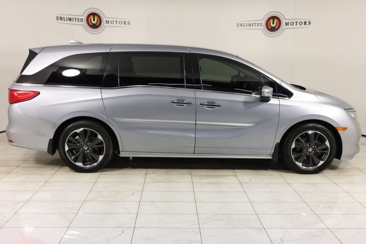 Used 2023 Honda Odyssey Elite image 2