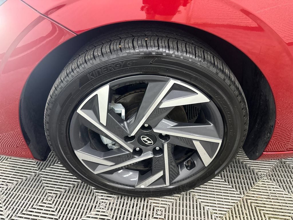 Used 2025 Hyundai Elantra Limited FWD image 12