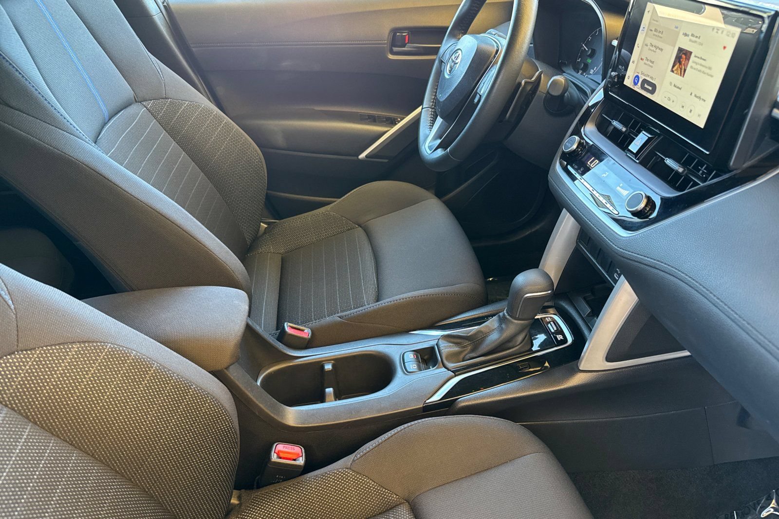 Used 2025 Toyota Corolla Cross AWD Hybrid image 19