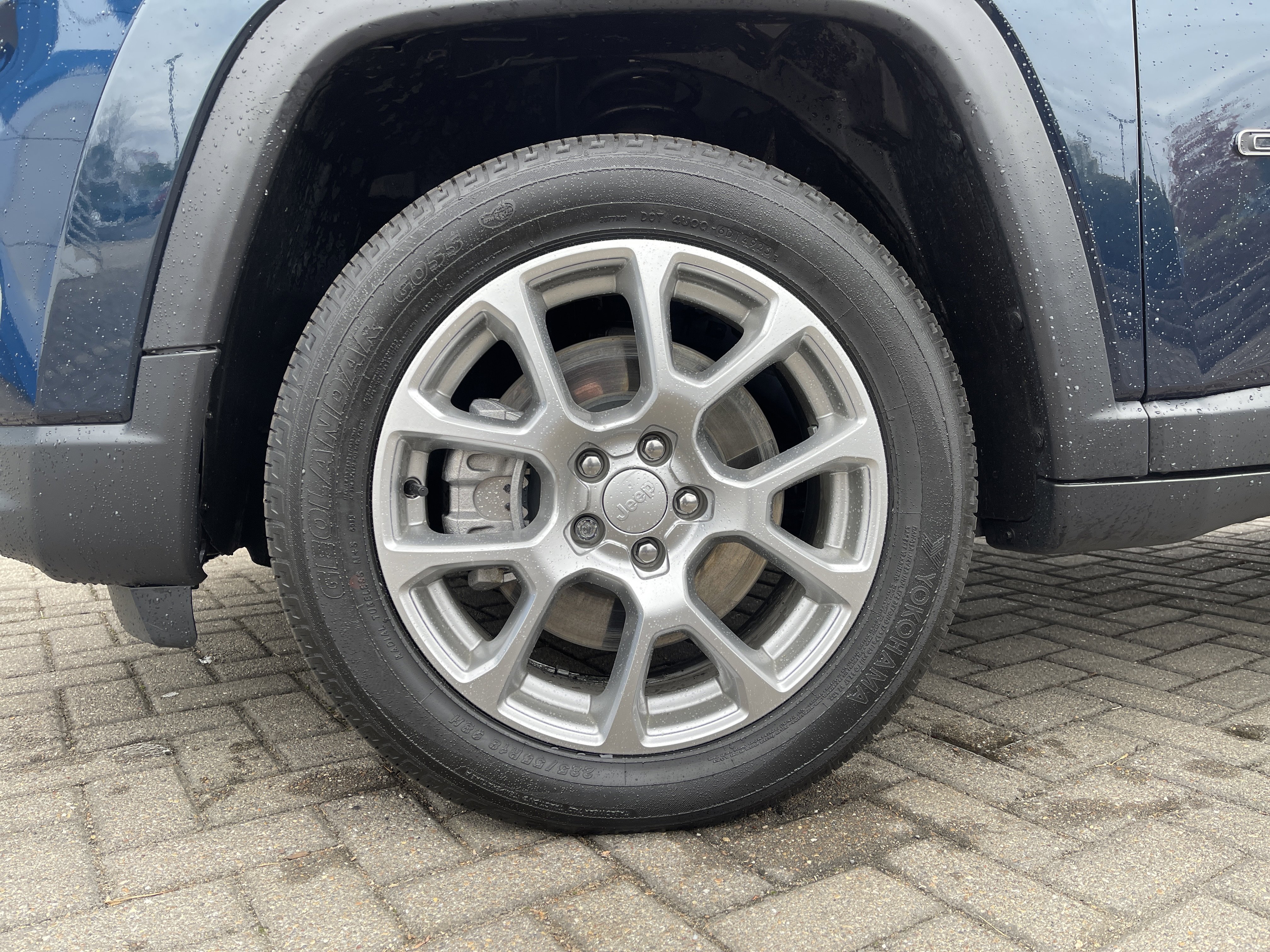 Used 2024 Jeep Compass Latitude image 11