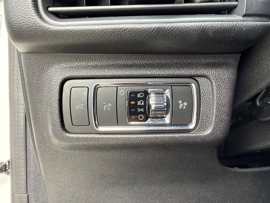 Used 2022 Lincoln Corsair AWD w/ Premium Package image 32