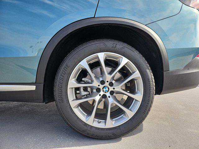 Used 2025 BMW X5 sDrive40i w/ Parking Assistance Package image 34