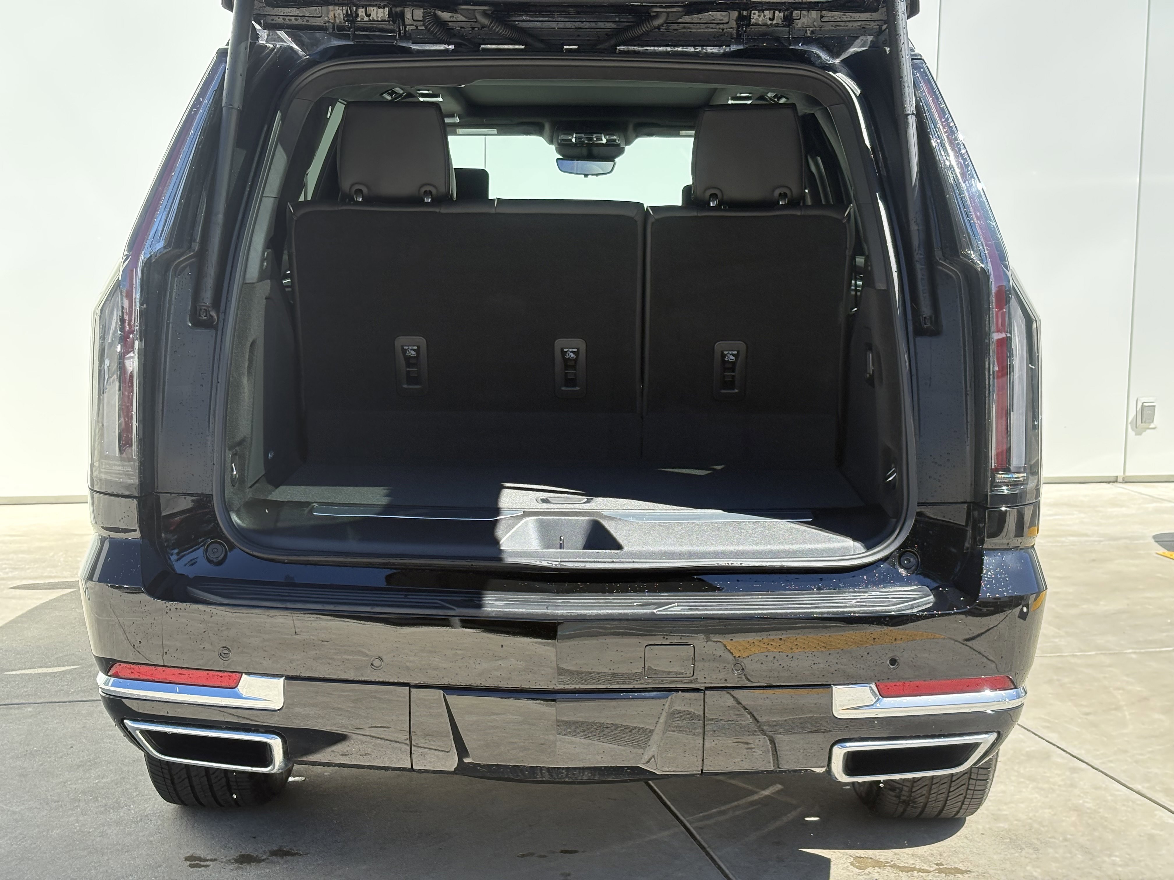 Certified 2025 Cadillac Escalade Premium Luxury Platinum image 9