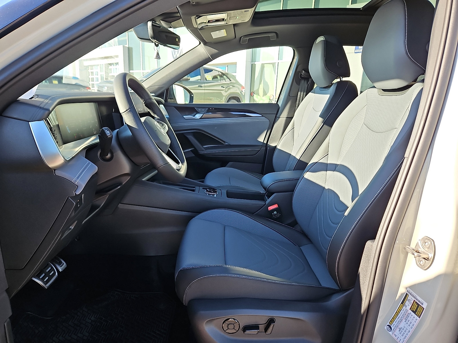 New 2026 Volkswagen Tiguan SE R-Line image 11