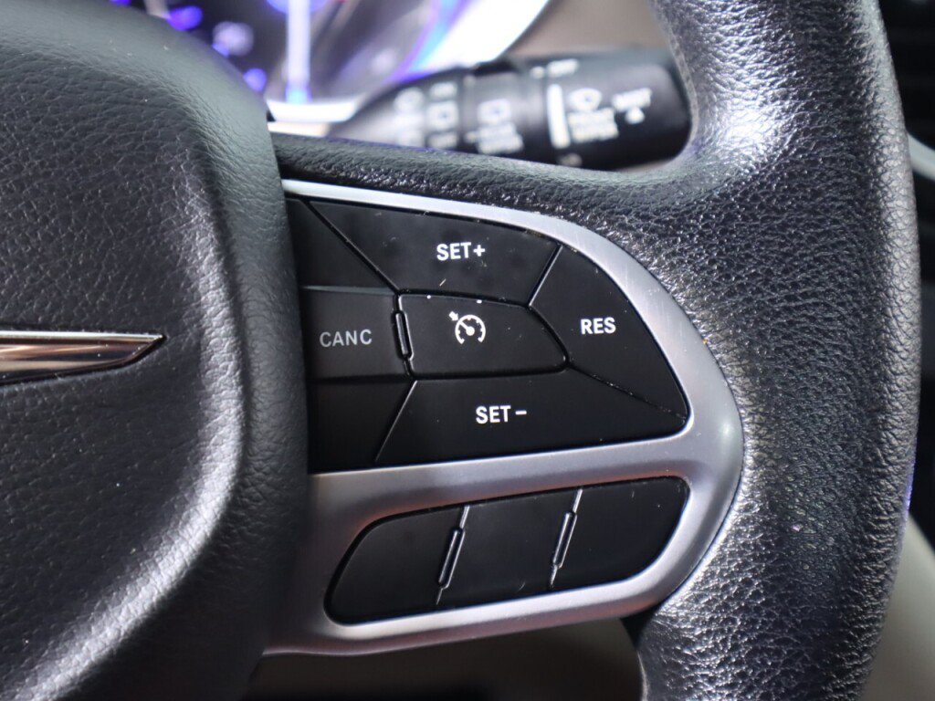 Used 2020 Chrysler Voyager Lxi FWD image 13