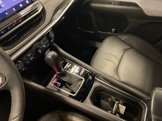 Used 2023 Jeep Compass Latitude w/ Sun and Sound Group AWD/4WD image 14