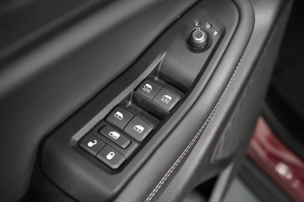 Used 2025 Jeep Grand Cherokee Altitude AWD/4WD image 18