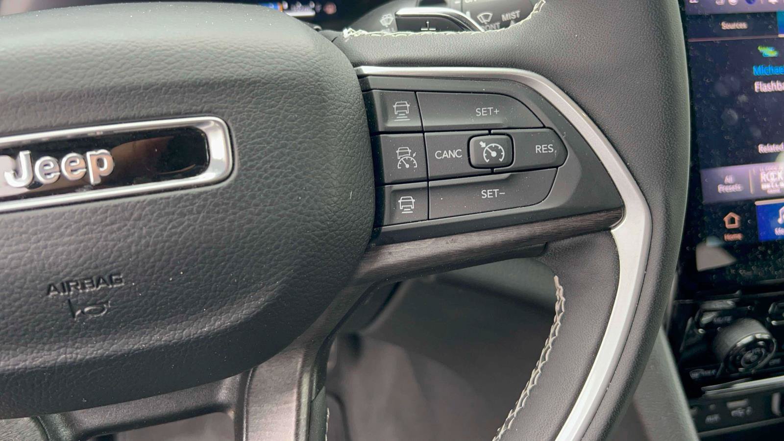 Used 2024 Jeep Grand Cherokee Limited AWD/4WD image 20