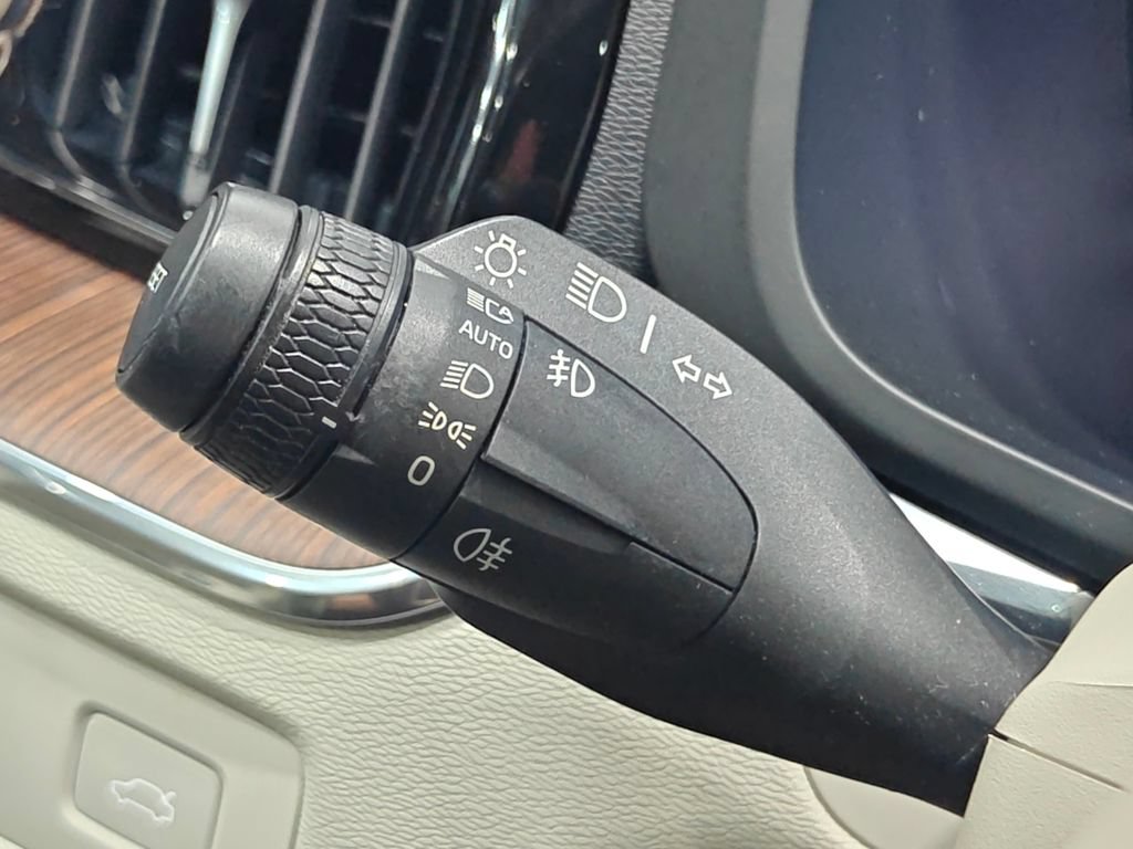 Used 2022 Volvo XC60 B5 Momentum AWD/4WD image 44