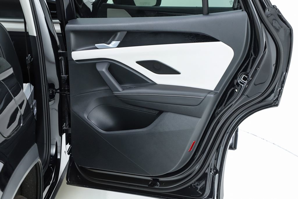 New 2026 Volkswagen Tiguan SE image 31