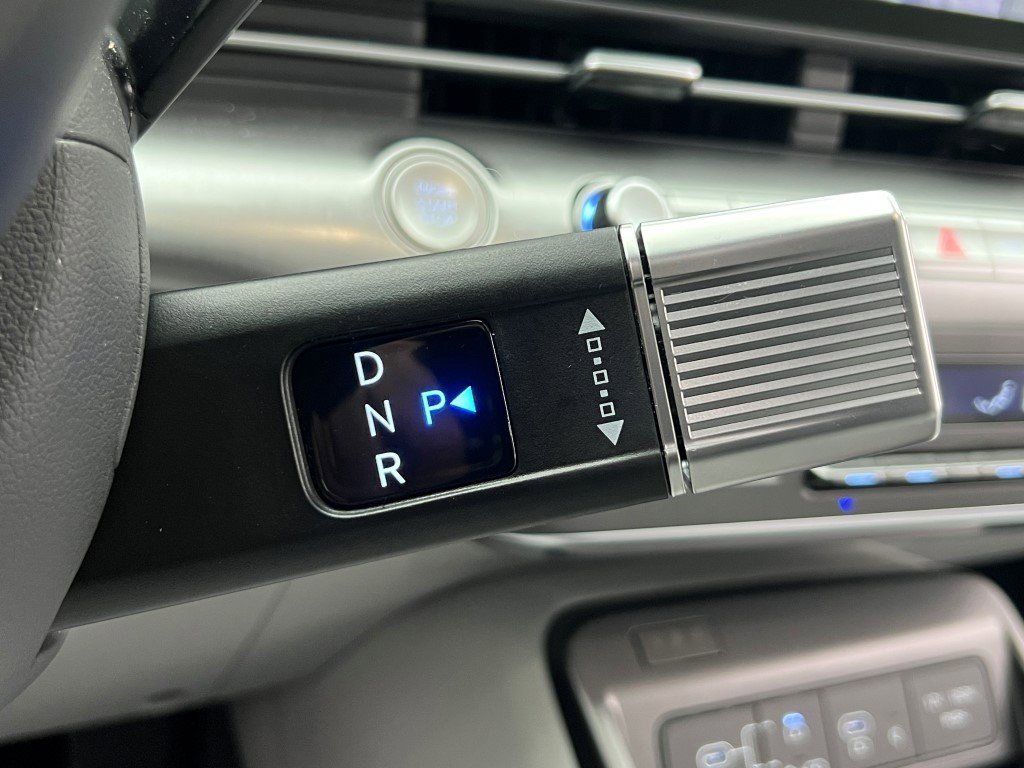 Used 2025 Hyundai Kona Limited image 31