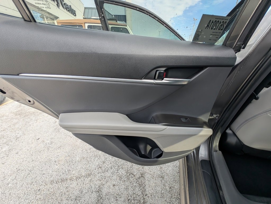 Used 2022 Toyota Camry SE image 34