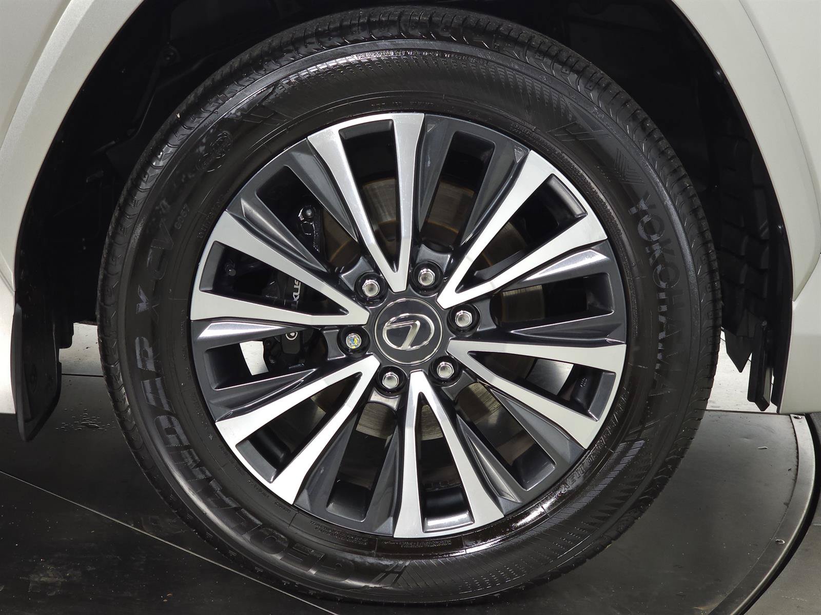 Certified 2025 Lexus LX 600 4WD w/ Interior Upgrade Package image 11