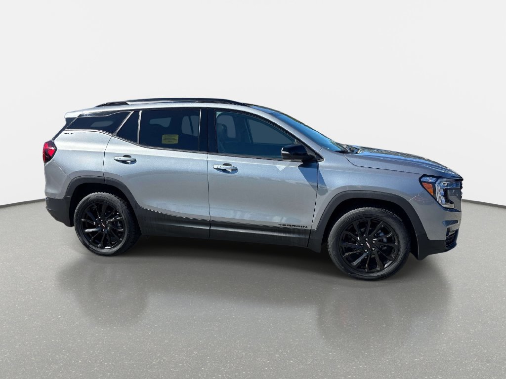 Used 2023 GMC Terrain SLT w/ Infotainment Package II AWD/4WD image 3