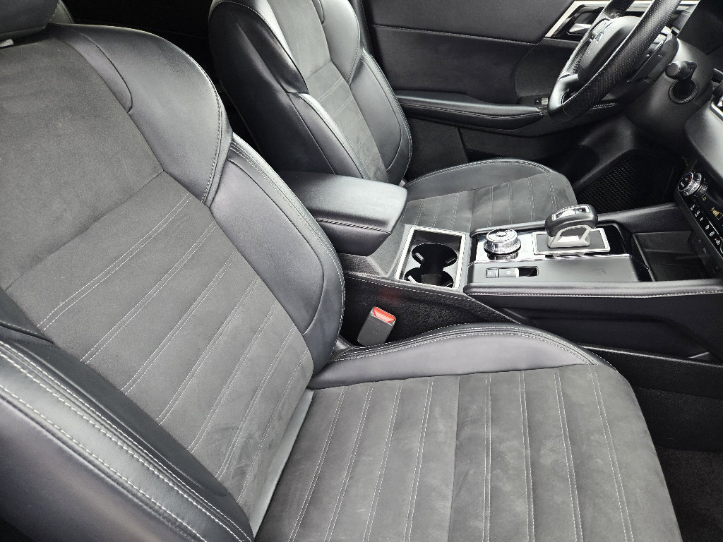 Used 2024 Mitsubishi Outlander SE image 19