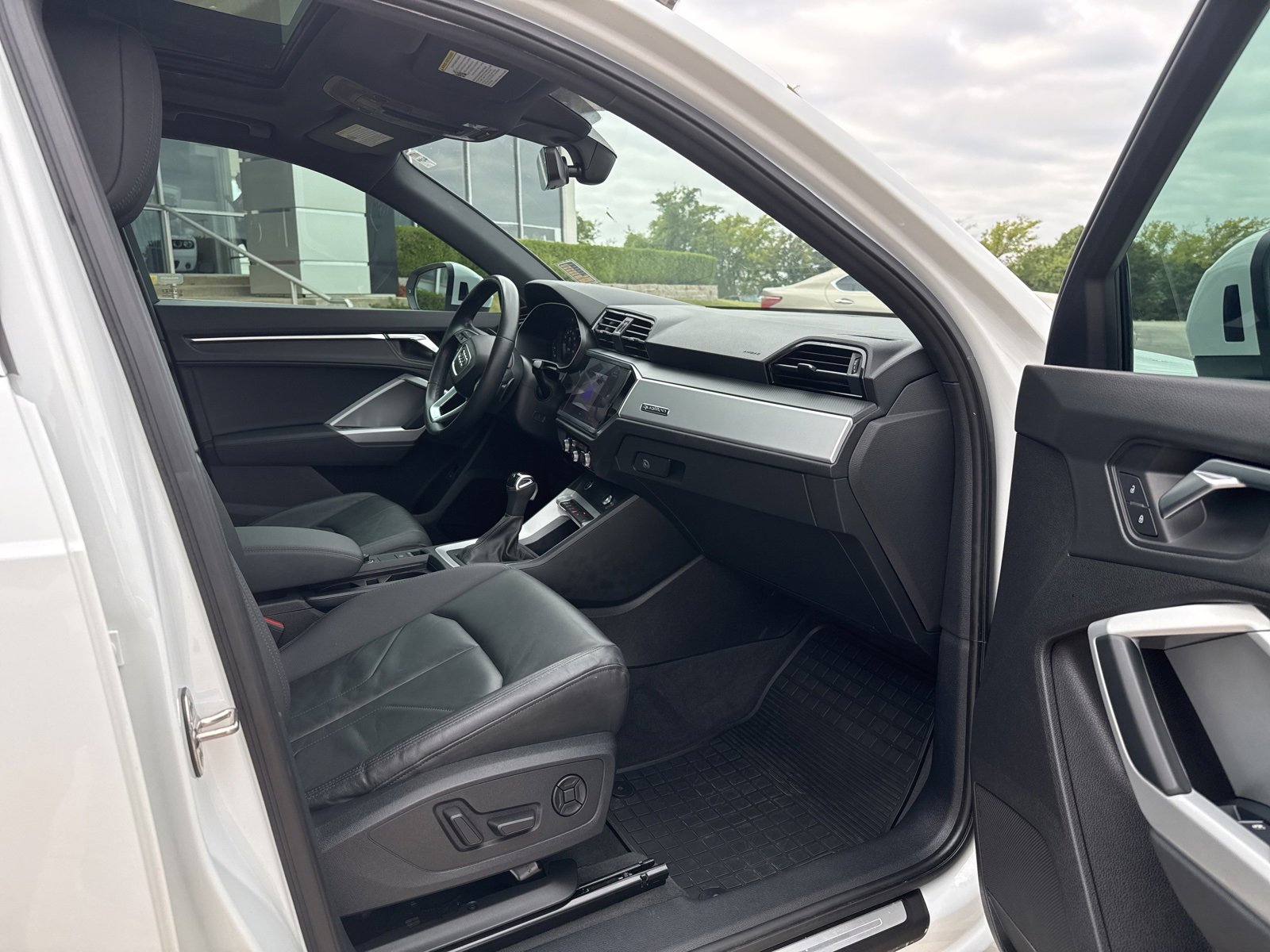 Used 2021 Audi Q3 2.0T Premium w/ Convenience Package image 19