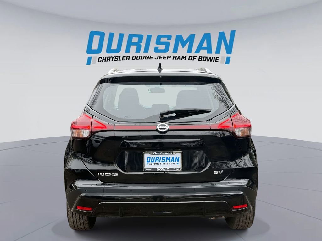 Used 2021 Nissan Kicks SV image 3