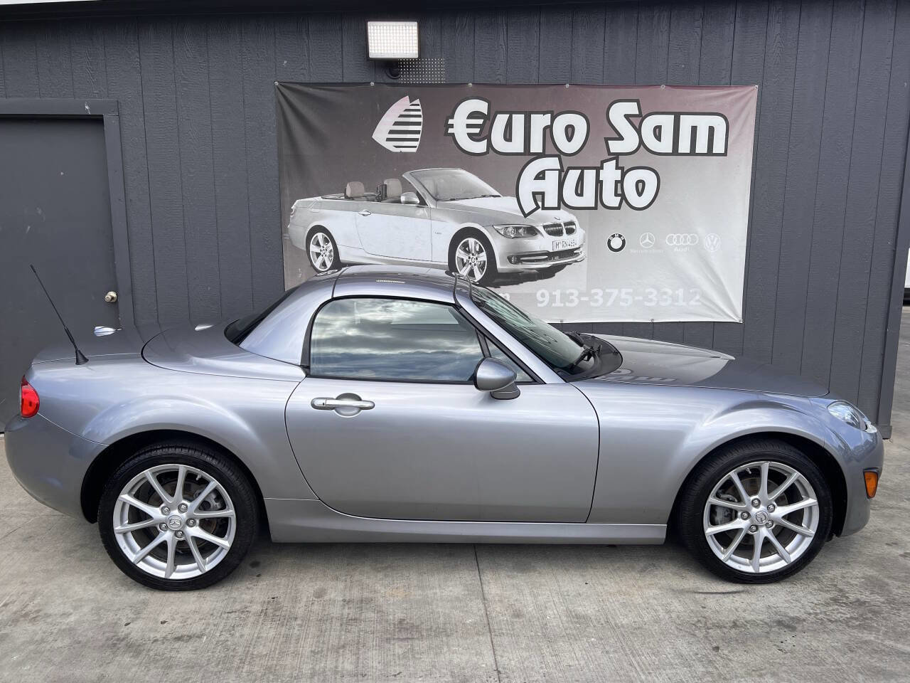 Used 2010 MAZDA MX-5 Miata Grand Touring w/ Premium Pkg image 12