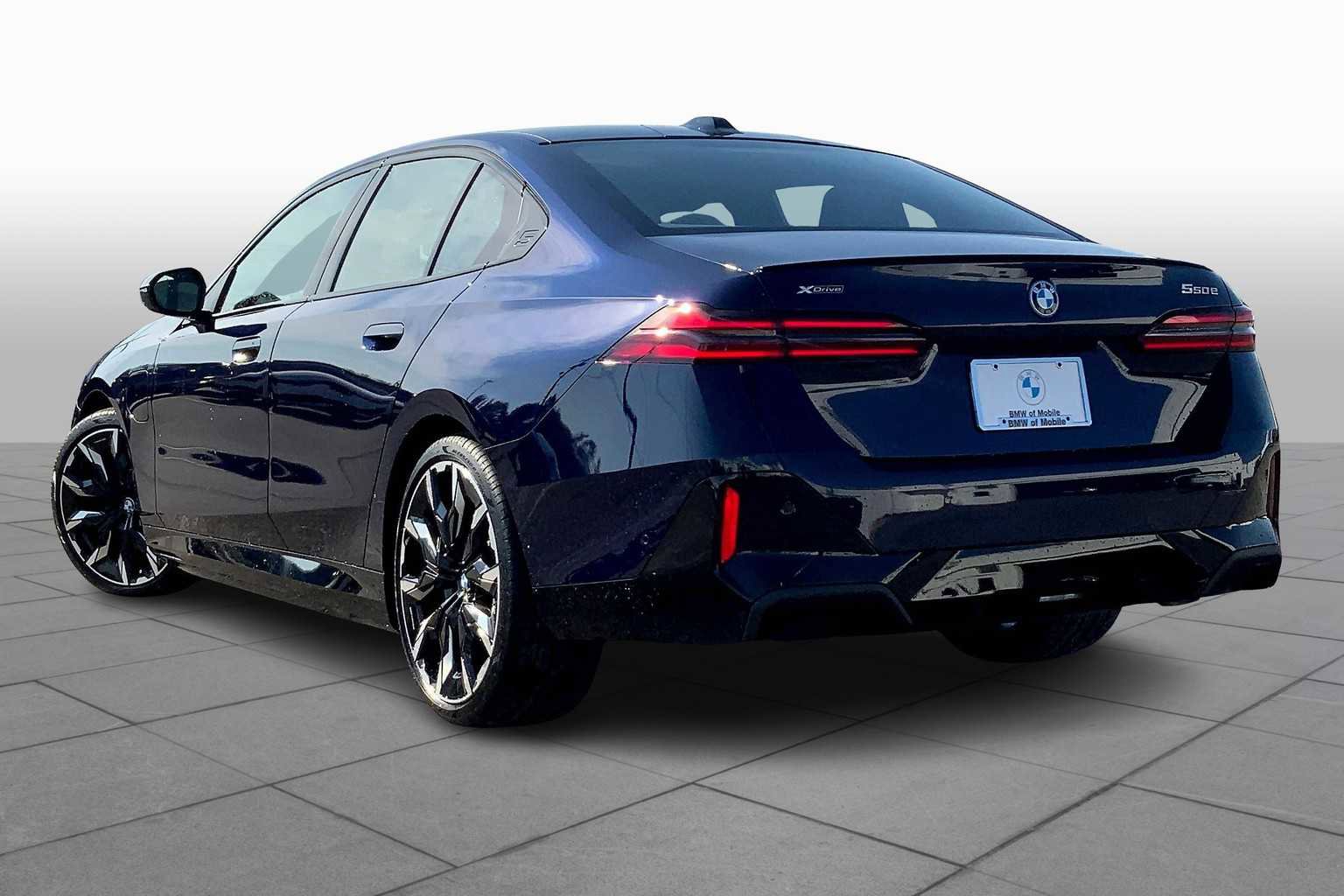 New 2026 BMW 550e xDrive w/ Premium Package image 12