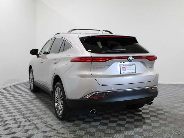 Certified 2022 Toyota Venza XLE AWD/4WD image 4