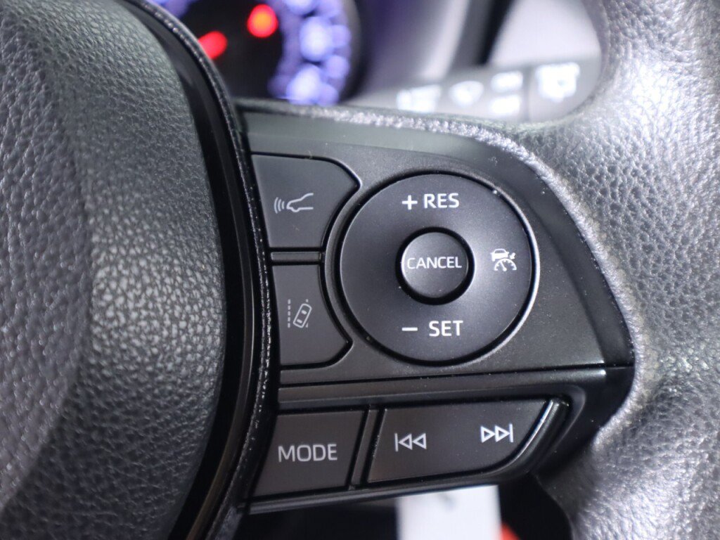 Used 2021 Toyota RAV4 LE FWD image 13