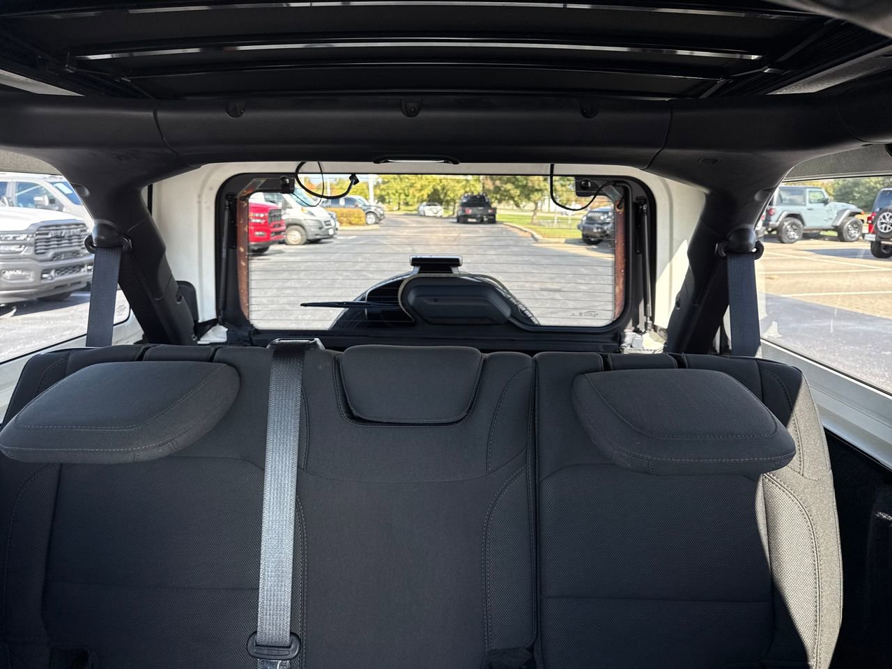 Used 2018 Jeep Wrangler Unlimited Sahara image 23