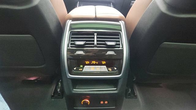 Used 2025 BMW X7 M60i image 43