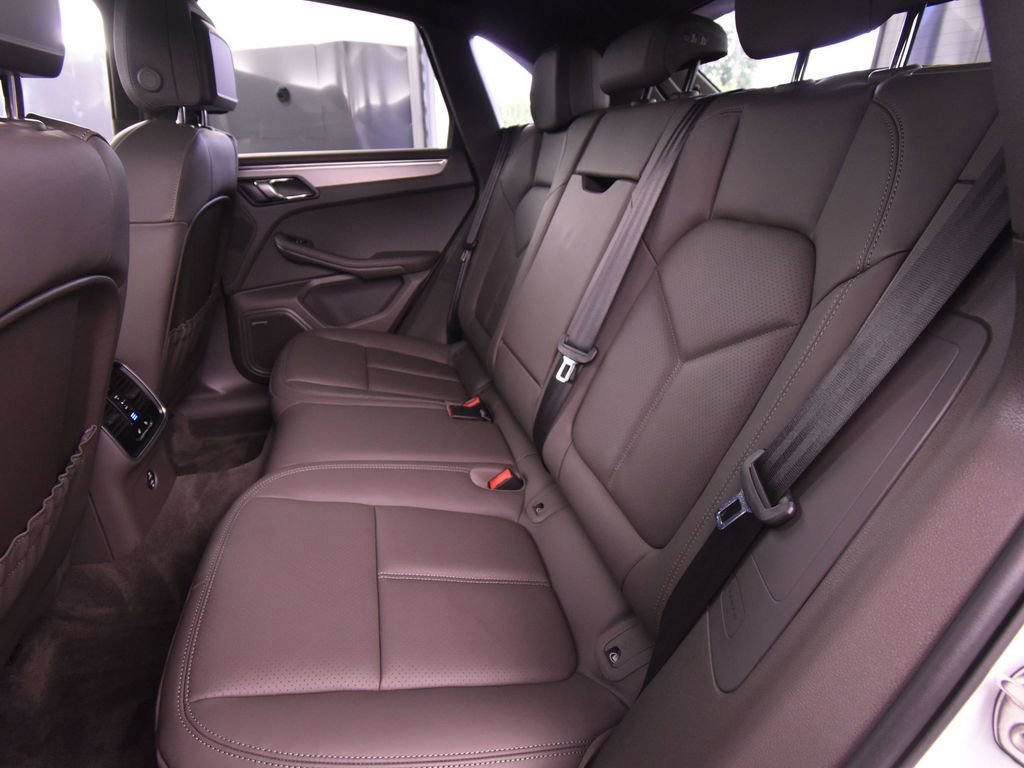 Used 2025 Porsche Macan image 19
