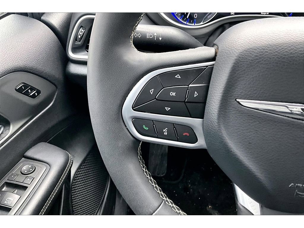 Certified 2025 Chrysler Pacifica Select image 25