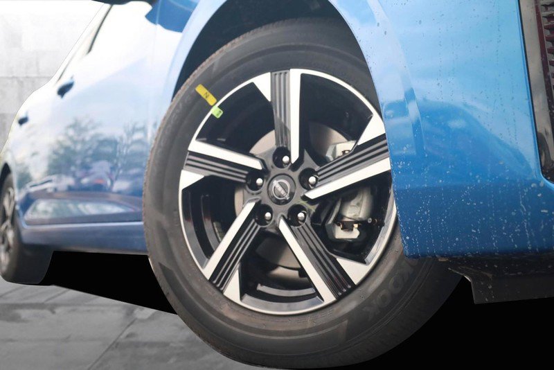 New 2025 Nissan Sentra SV image 3