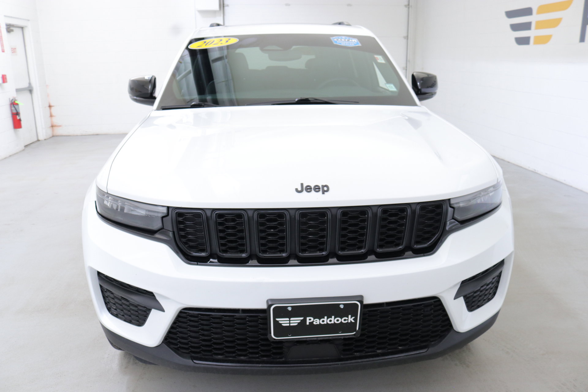 Used 2023 Jeep Grand Cherokee Altitude image 2