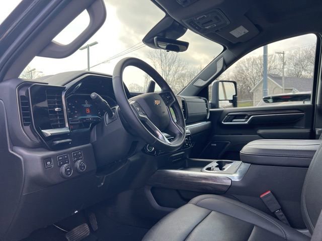 Used 2025 Chevrolet Silverado 2500 LTZ w/ LTZ Premium Package AWD/4WD image 2