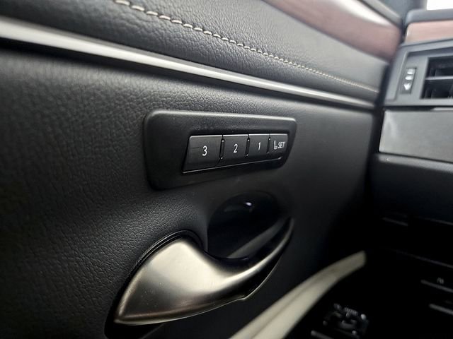 Used 2025 Lexus ES 300h w/ Premium Package FWD image 27