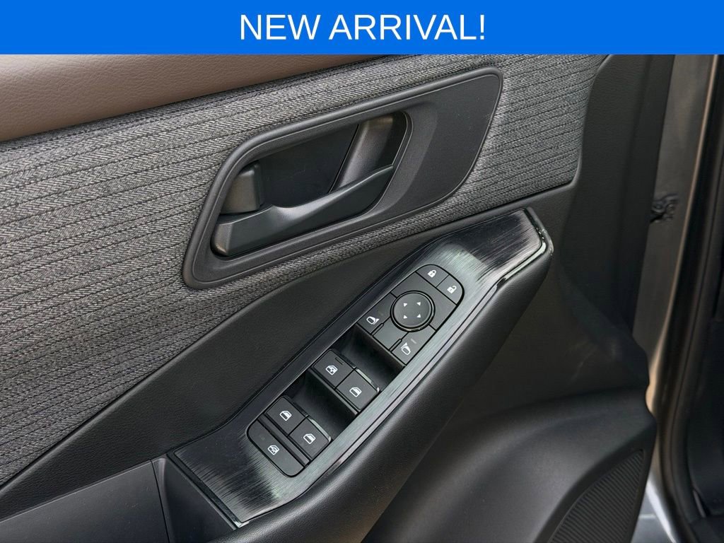 Used 2023 Nissan Rogue S image 16