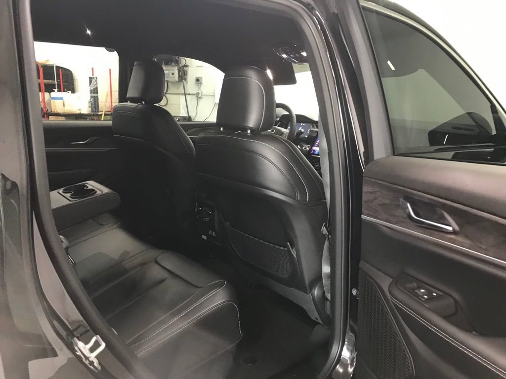 Used 2025 Jeep Grand Cherokee Limited image 31