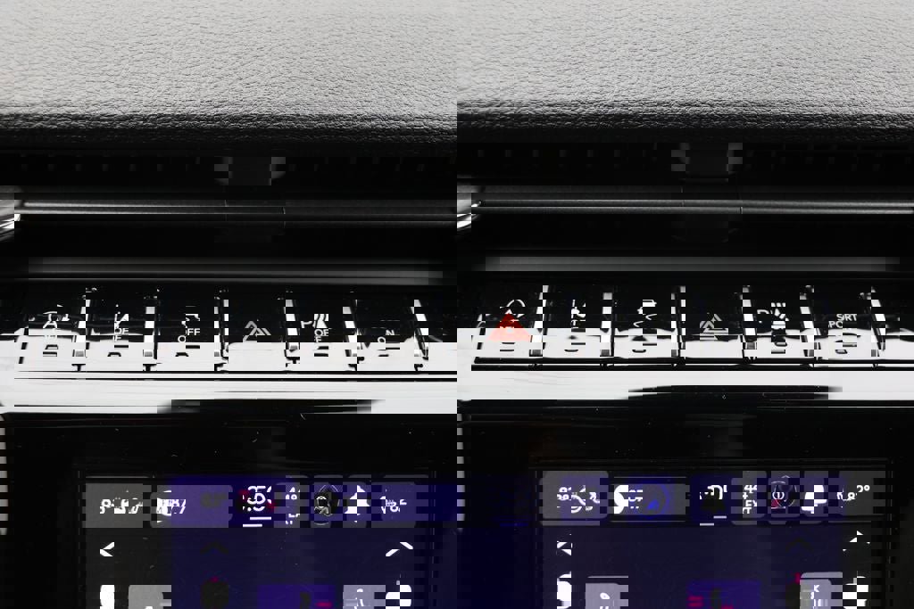 Used 2024 Jeep Grand Cherokee Altitude image 26