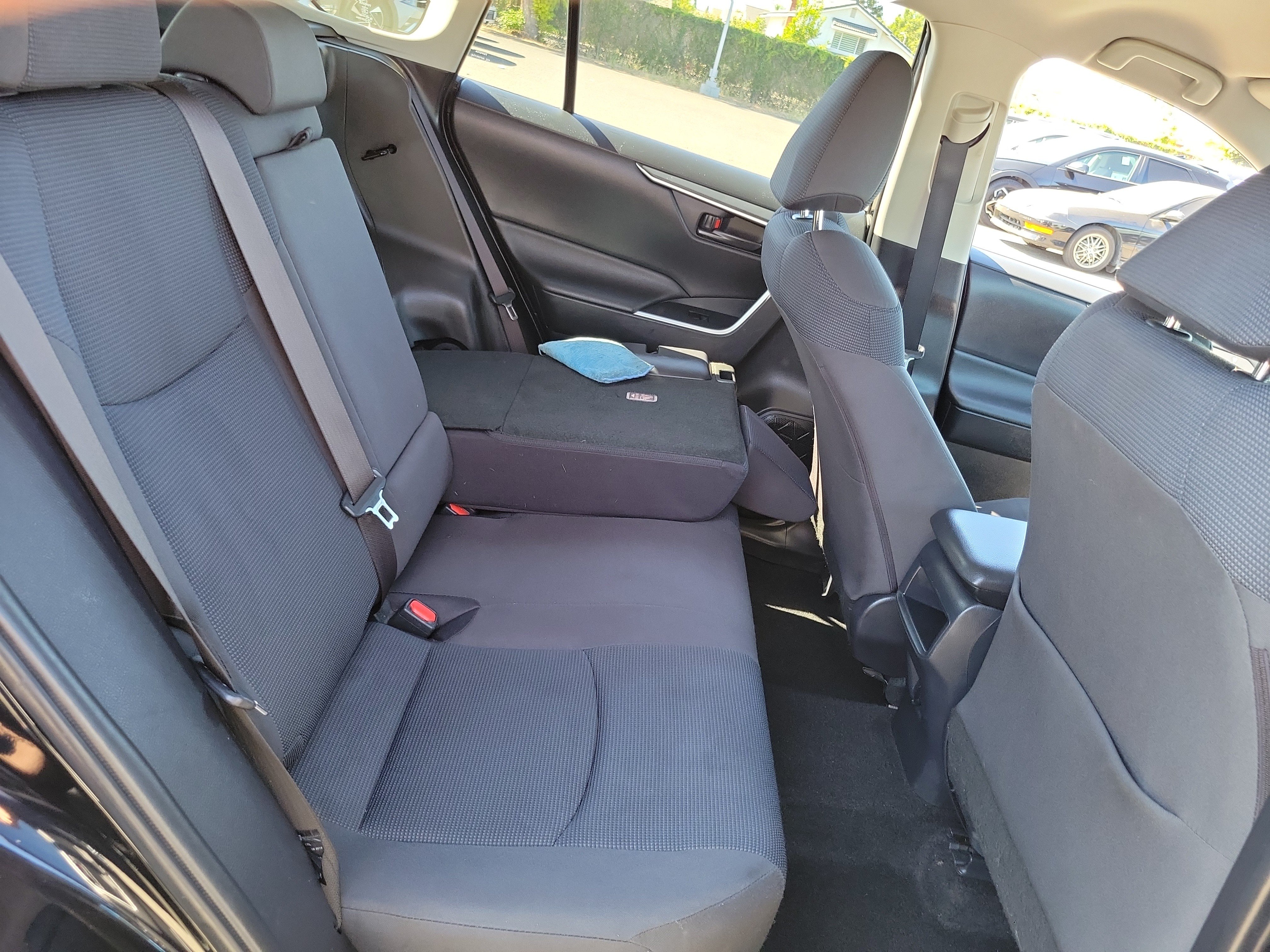 Used 2019 Toyota RAV4 LE w/ Carpet Mat Package FWD image 23