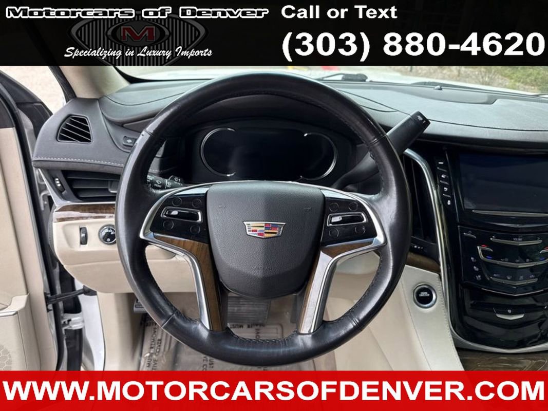 Used 2019 Cadillac Escalade Luxury AWD/4WD image 21