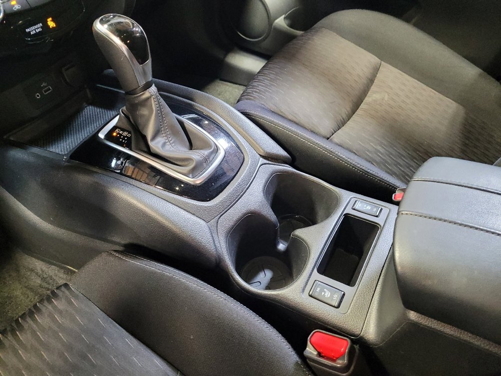 Used 2019 Nissan Rogue SV image 26